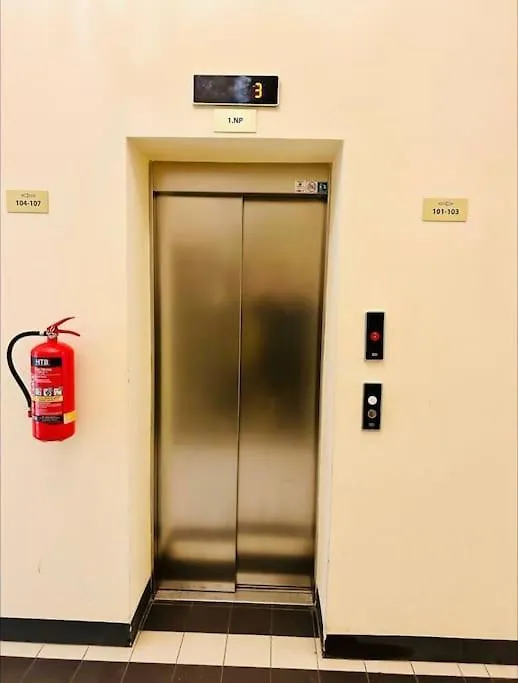 New Apartment 50M Charles Square 布拉格