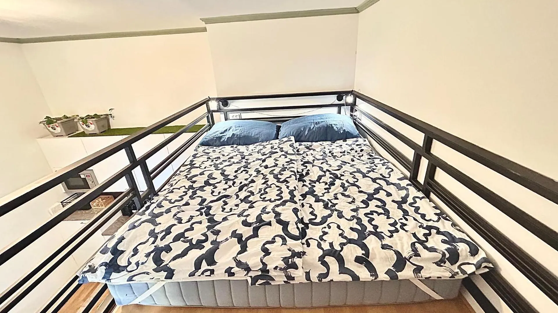 פראג New Apartment 50M Charles Square